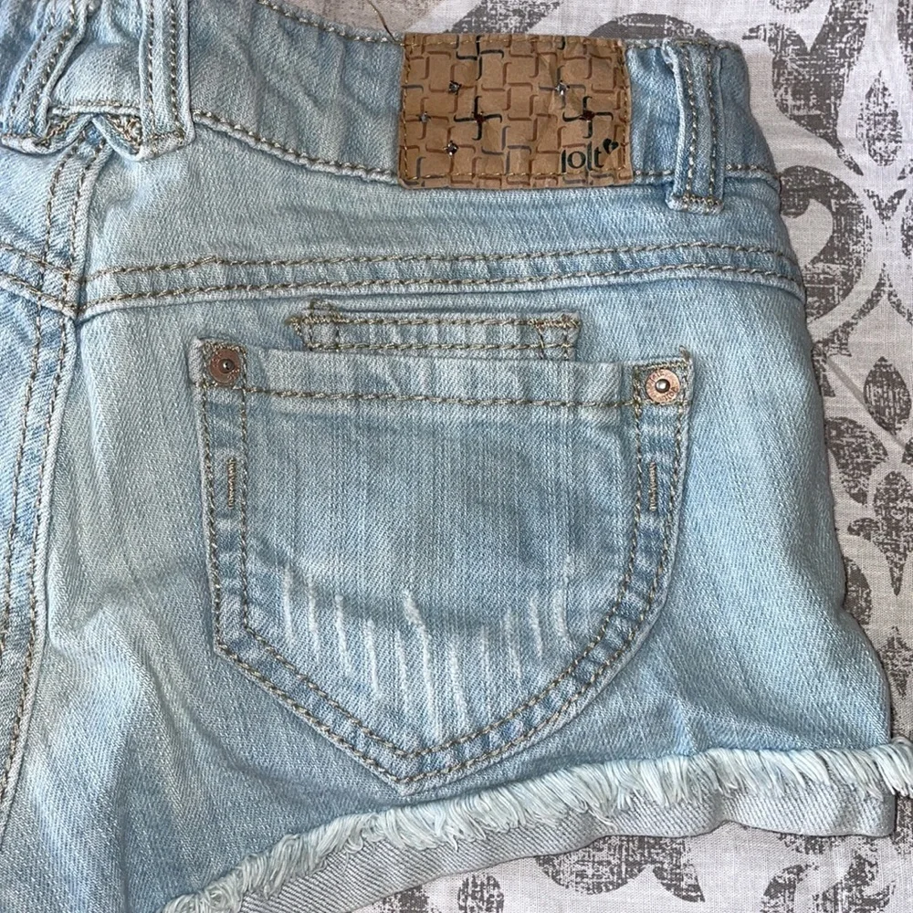 JOLT light blue lace embroidered fringe jean shorts in juniors size 1 - Picture 8 of 8